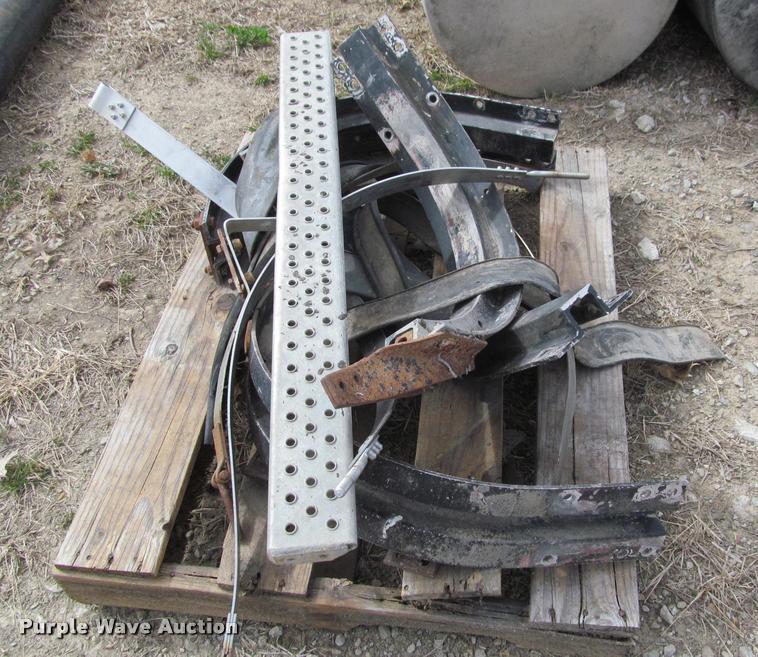 image for item DT9585 (4) fuel tanks