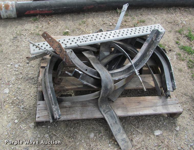 image for item DT9585 (4) fuel tanks