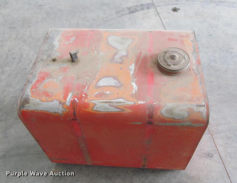 image for item DT9585 (4) fuel tanks