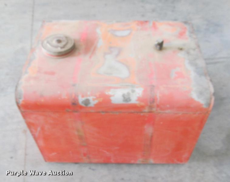 image for item DT9585 (4) fuel tanks