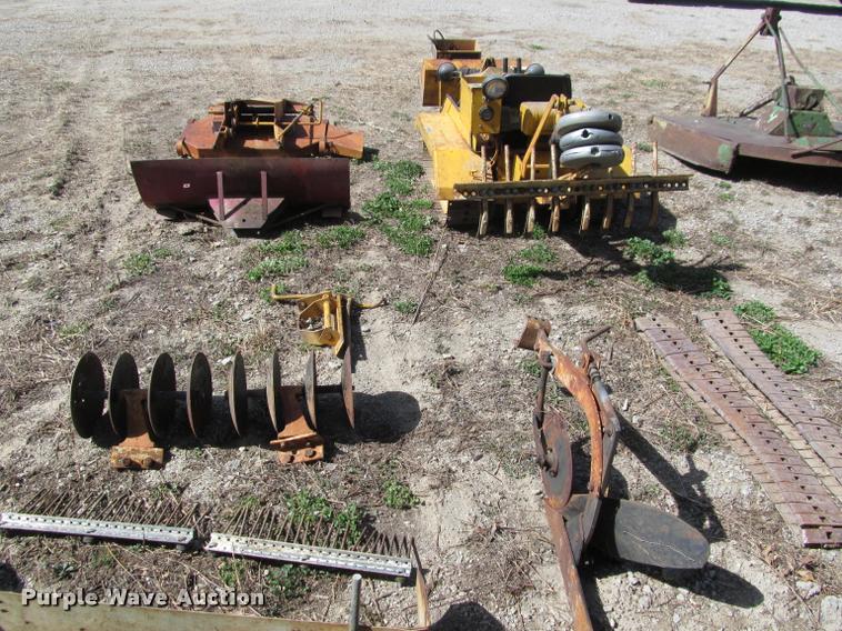 image for item DT9596 Struck mini-dozer