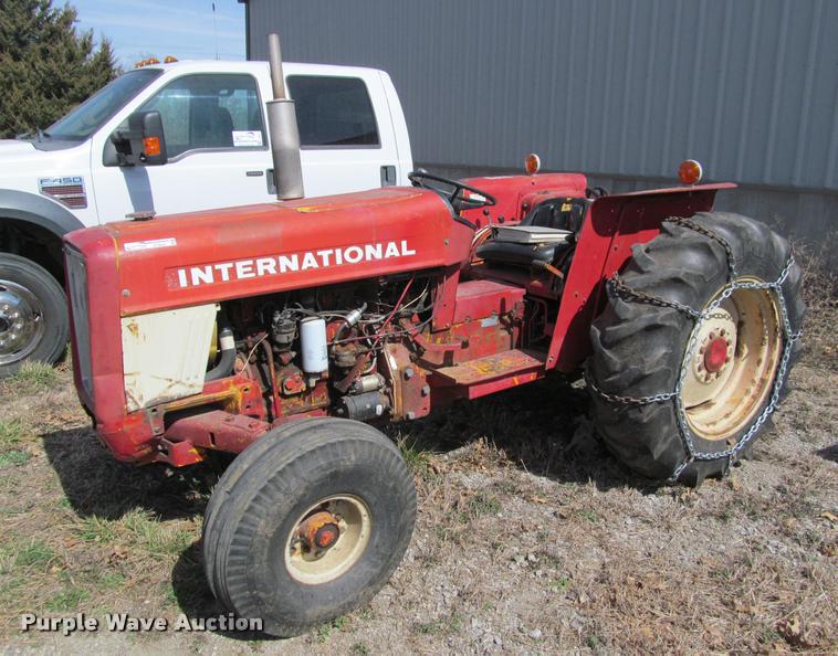 image for item DT9601 International 464 tractor