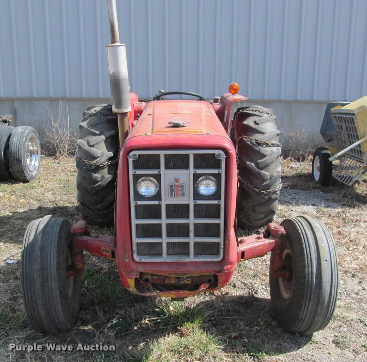 image for item DT9601 International 464 tractor