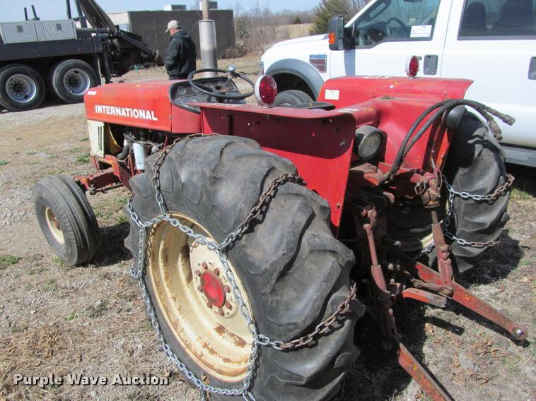 image for item DT9601 International 464 tractor