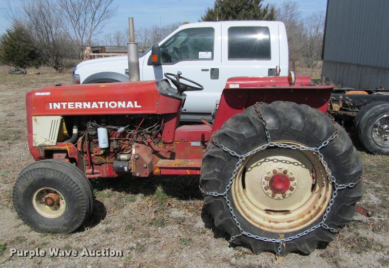 image for item DT9601 International 464 tractor