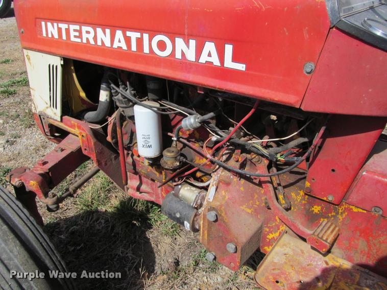 image for item DT9601 International 464 tractor
