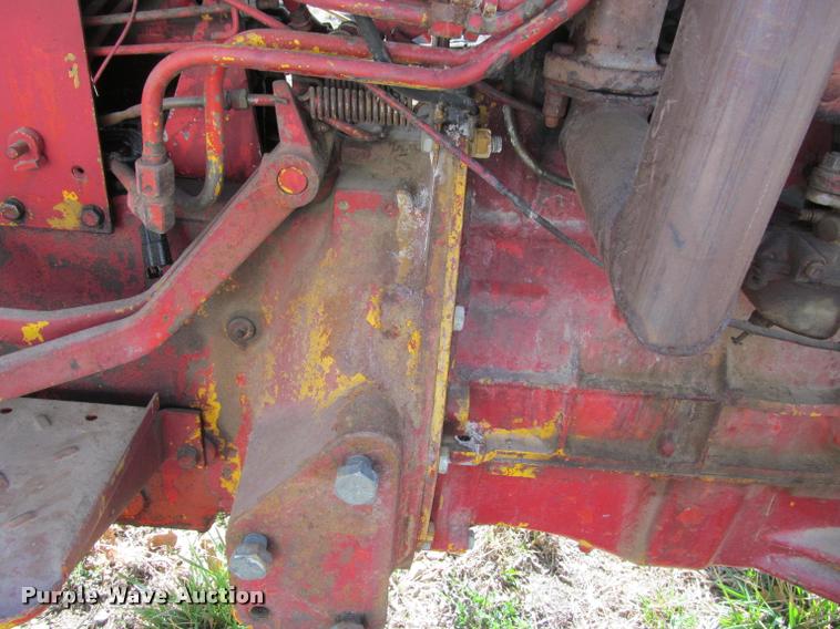 image for item DT9601 International 464 tractor