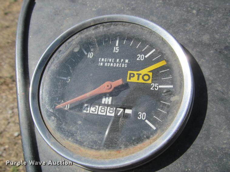 image for item DT9601 International 464 tractor