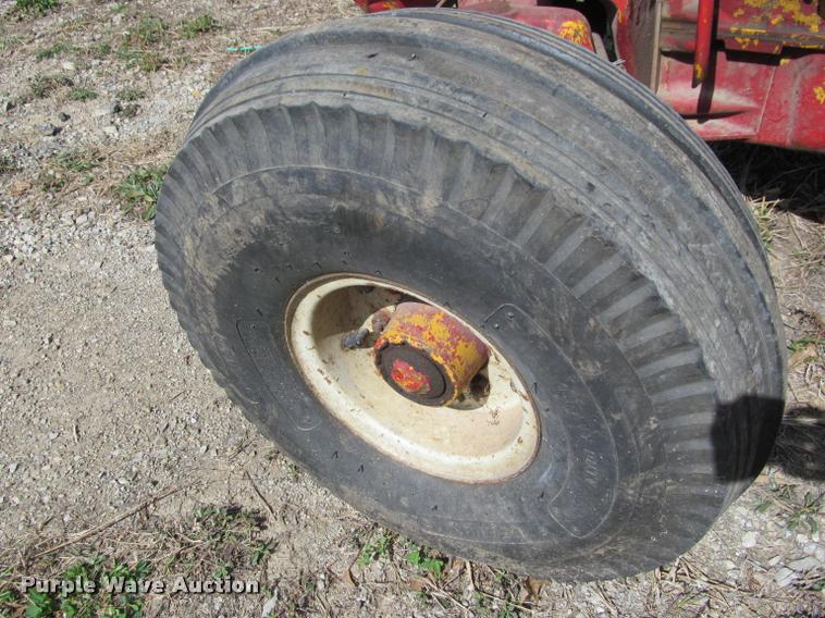 image for item DT9601 International 464 tractor