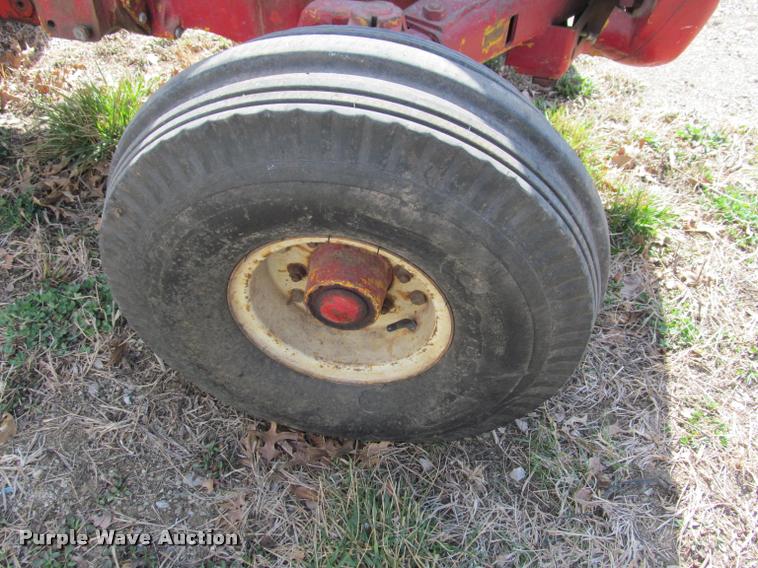 image for item DT9601 International 464 tractor