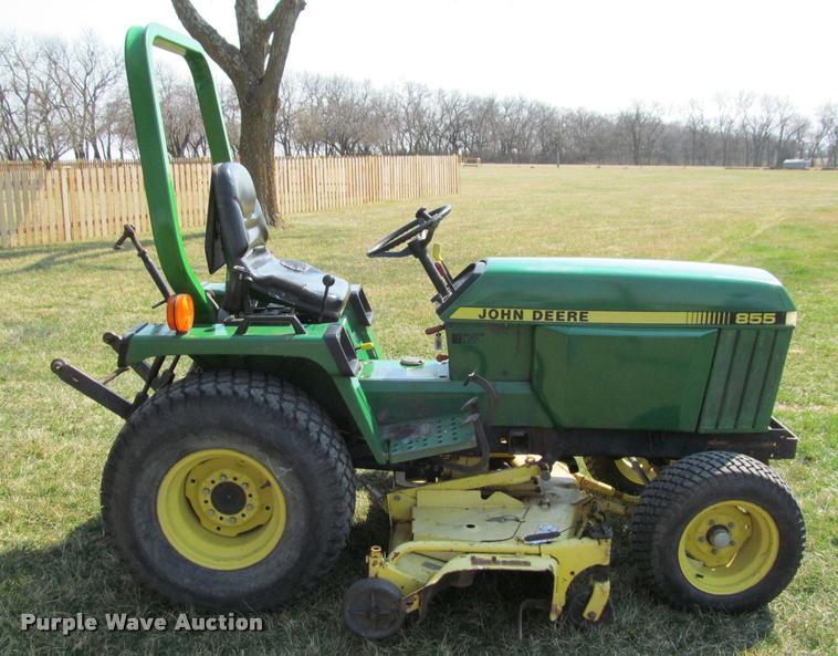 image for item DT9612 1987 John Deere 855 lawn tractor