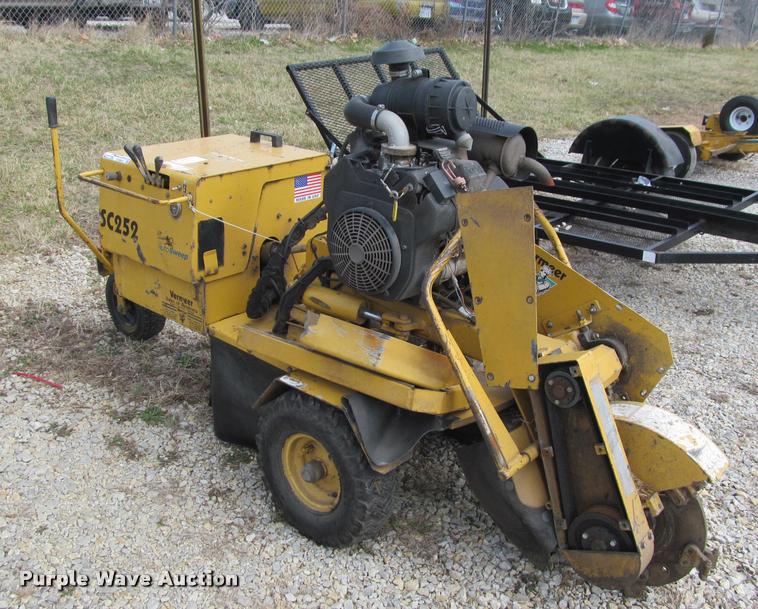 image for item DT9614 2002 Vermeer SC252 stump grinder