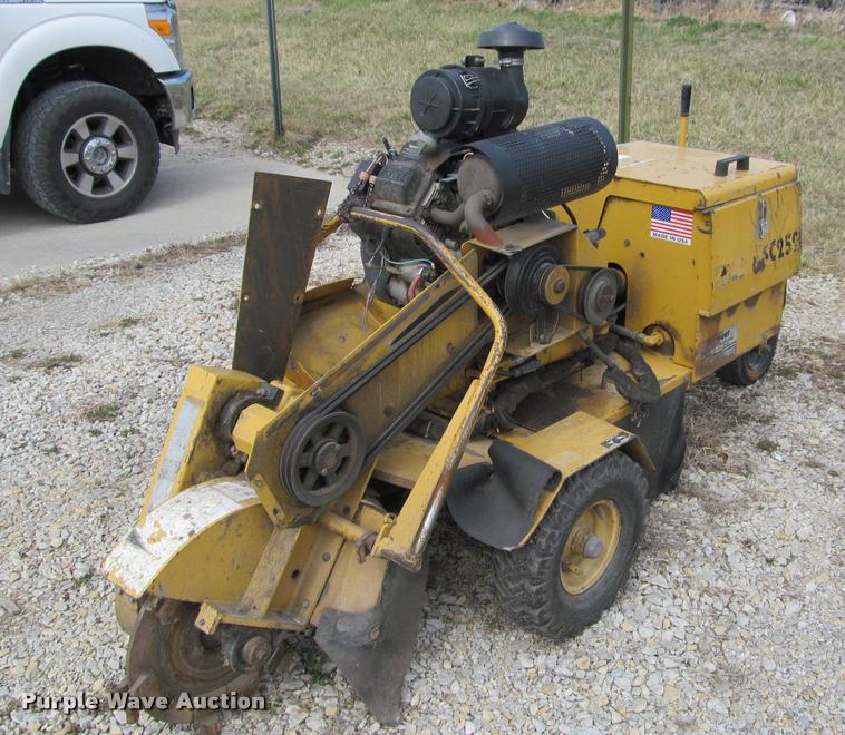 image for item DT9614 2002 Vermeer SC252 stump grinder