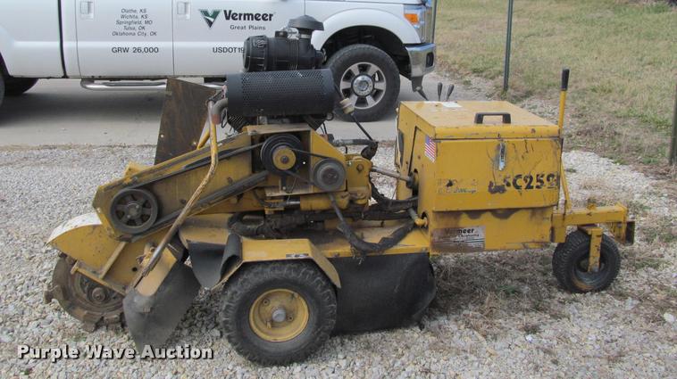 image for item DT9614 2002 Vermeer SC252 stump grinder