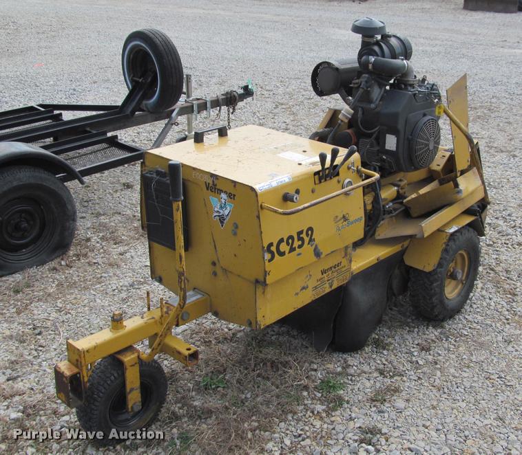 image for item DT9614 2002 Vermeer SC252 stump grinder