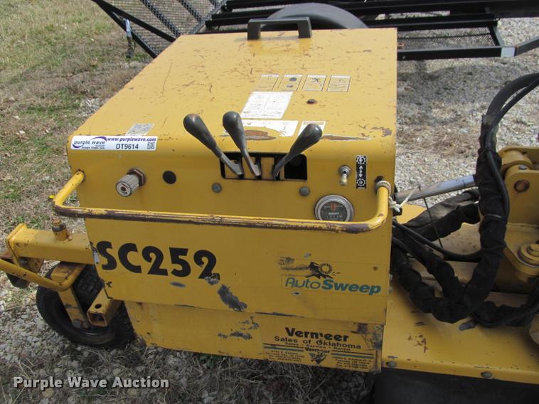 image for item DT9614 2002 Vermeer SC252 stump grinder