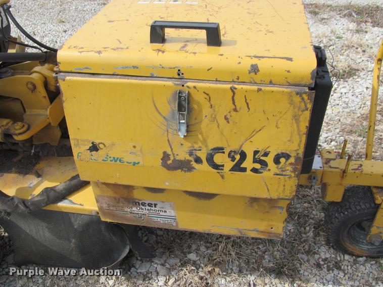 image for item DT9614 2002 Vermeer SC252 stump grinder