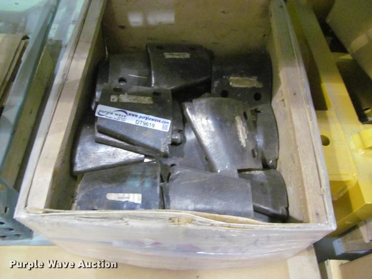 image for item DT9619 (32) trencher teeth