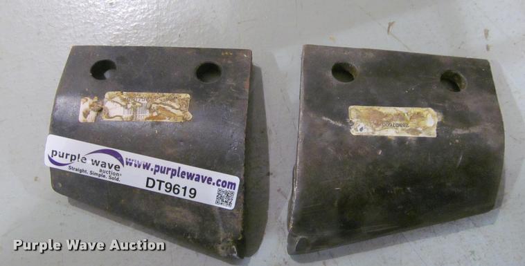 image for item DT9619 (32) trencher teeth