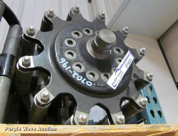 image for item DT9626 RC60 skid steer track hub