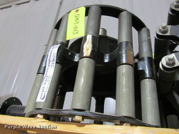 image for item DT9627 (2) SR80 skid steer track hubs