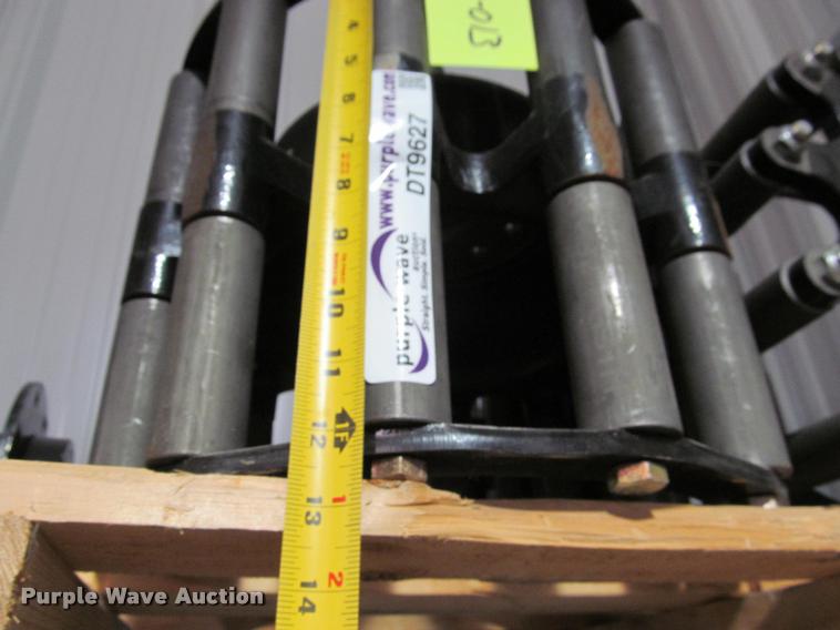 image for item DT9627 (2) SR80 skid steer track hubs