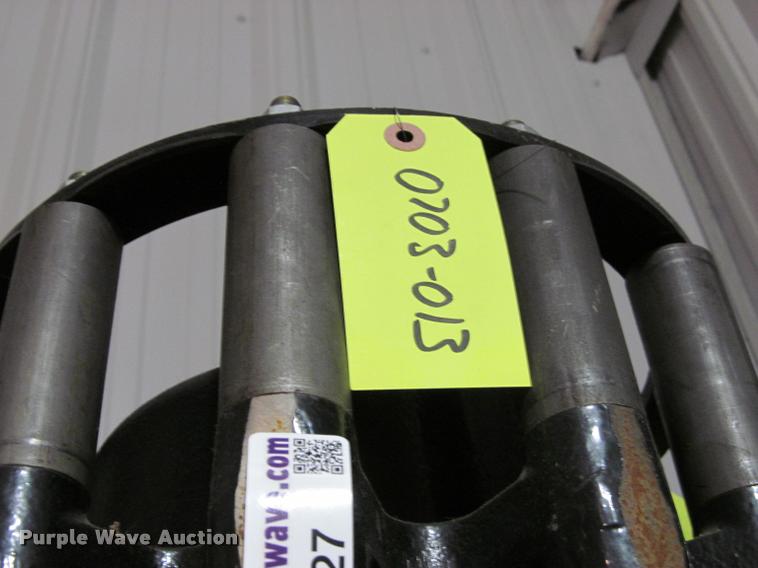 image for item DT9627 (2) SR80 skid steer track hubs