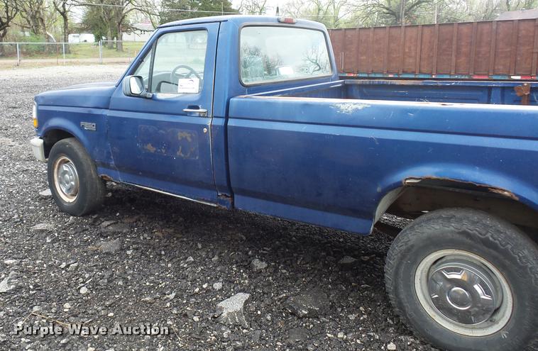 image for item J1514 1995 Ford F250 HD pickup truck