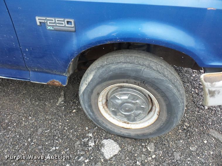 image for item J1514 1995 Ford F250 HD pickup truck