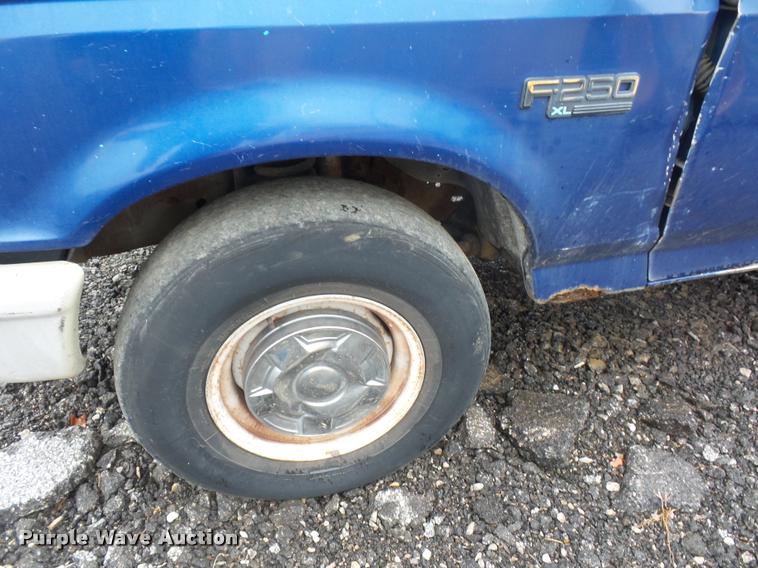 image for item J1514 1995 Ford F250 HD pickup truck