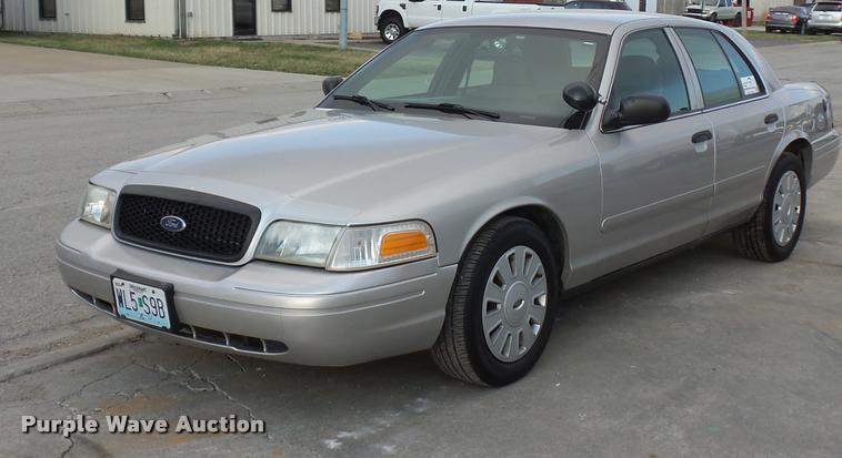 image for item J1533 2006 Ford Crown Victoria Police Interceptor