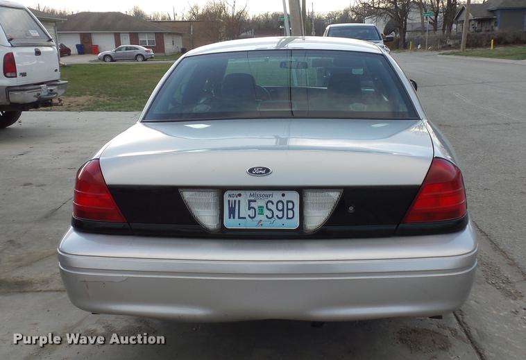 image for item J1533 2006 Ford Crown Victoria Police Interceptor