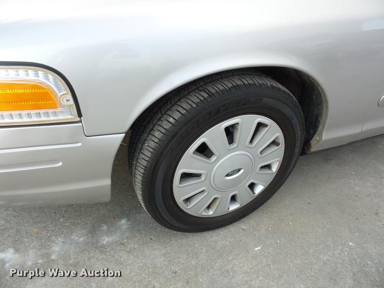 image for item J1533 2006 Ford Crown Victoria Police Interceptor