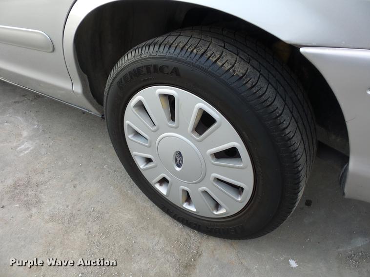 image for item J1533 2006 Ford Crown Victoria Police Interceptor