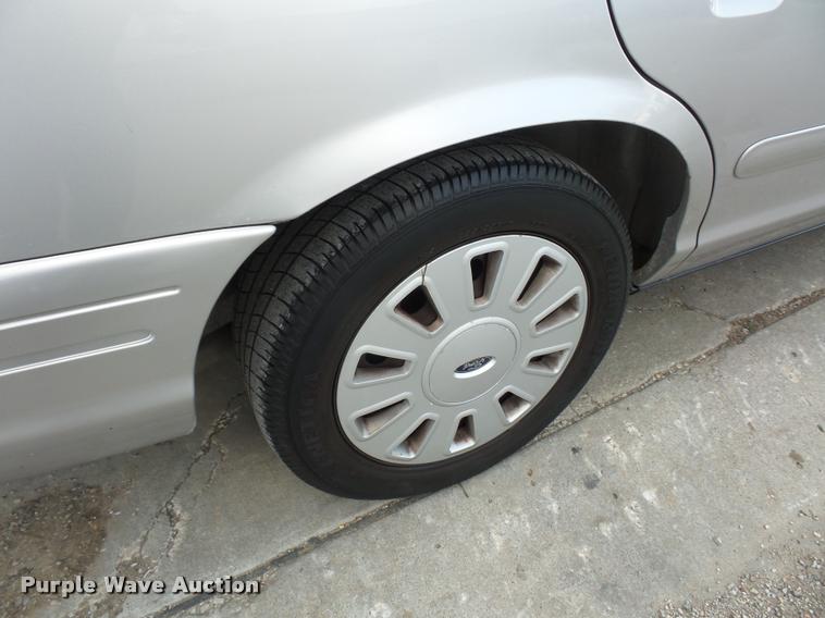 image for item J1533 2006 Ford Crown Victoria Police Interceptor