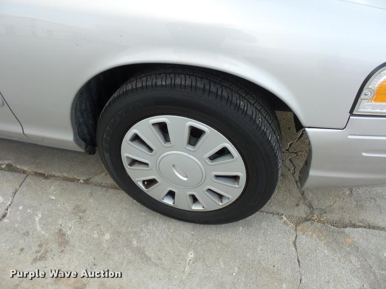 image for item J1533 2006 Ford Crown Victoria Police Interceptor