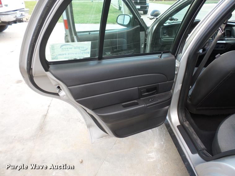 image for item J1533 2006 Ford Crown Victoria Police Interceptor