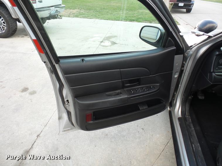 image for item J1533 2006 Ford Crown Victoria Police Interceptor