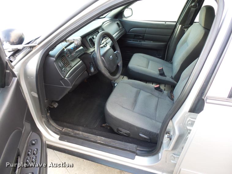 image for item J1533 2006 Ford Crown Victoria Police Interceptor