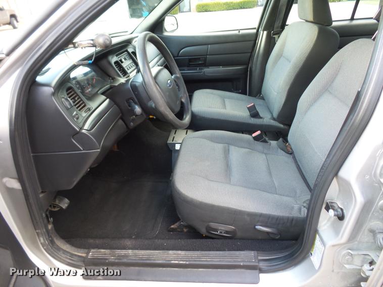 image for item J1533 2006 Ford Crown Victoria Police Interceptor