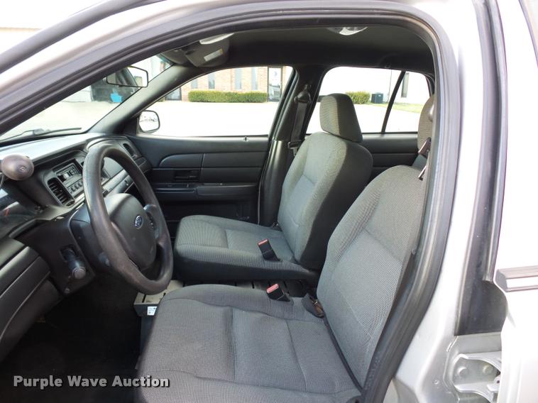 image for item J1533 2006 Ford Crown Victoria Police Interceptor