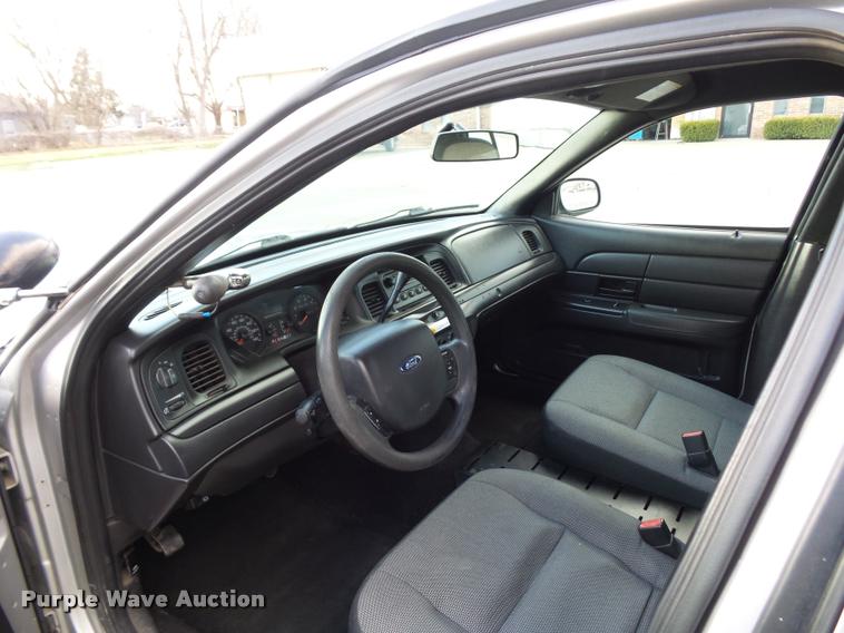 image for item J1533 2006 Ford Crown Victoria Police Interceptor