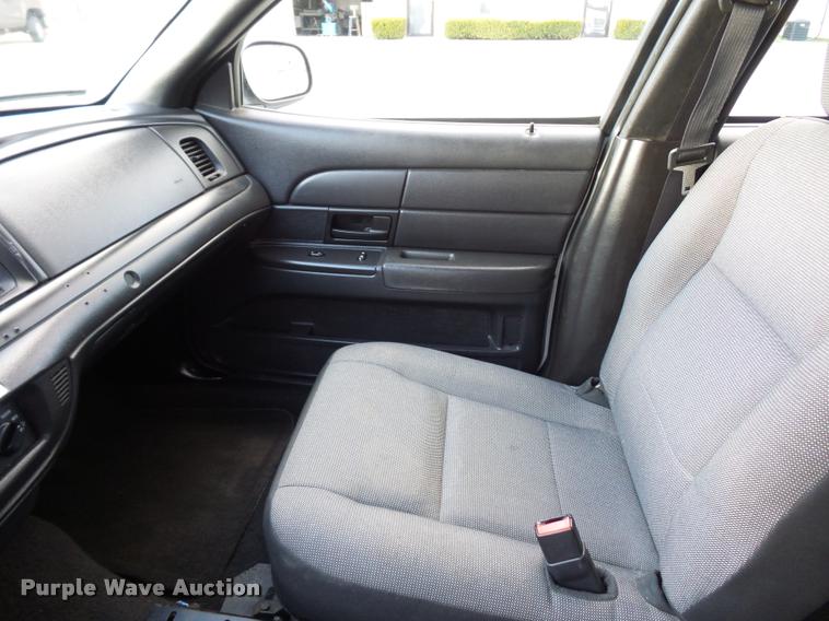 image for item J1533 2006 Ford Crown Victoria Police Interceptor