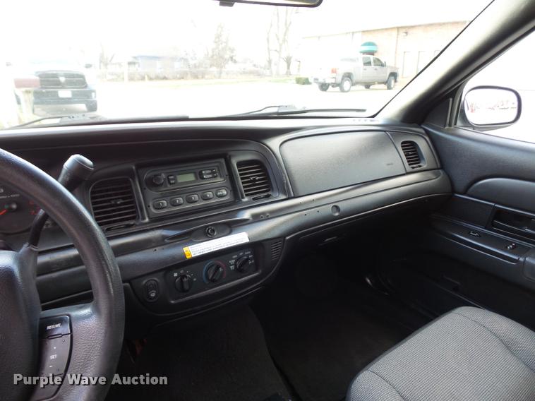 image for item J1533 2006 Ford Crown Victoria Police Interceptor