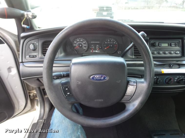 image for item J1533 2006 Ford Crown Victoria Police Interceptor