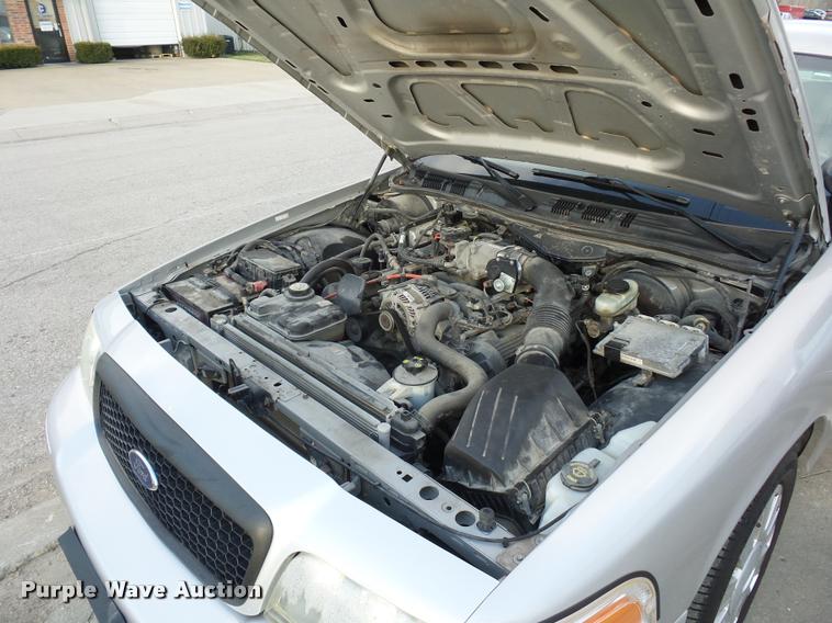 image for item J1533 2006 Ford Crown Victoria Police Interceptor