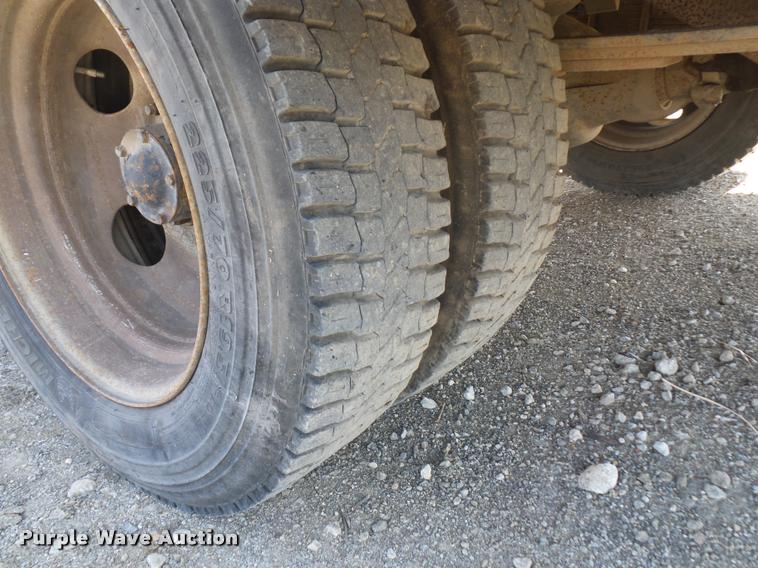 image for item J1538 1995 GMC Sierra 3500HD bucket truck