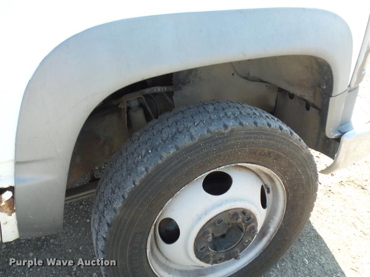 image for item J1538 1995 GMC Sierra 3500HD bucket truck