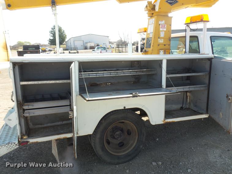 image for item J1538 1995 GMC Sierra 3500HD bucket truck