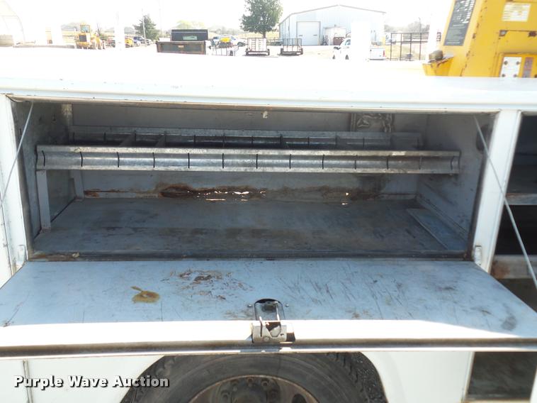 image for item J1538 1995 GMC Sierra 3500HD bucket truck